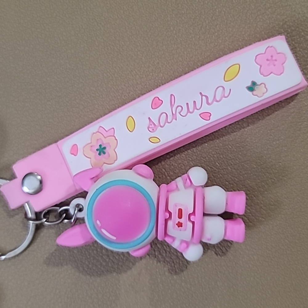 Astronaut Keychain - Picture 3 of 3